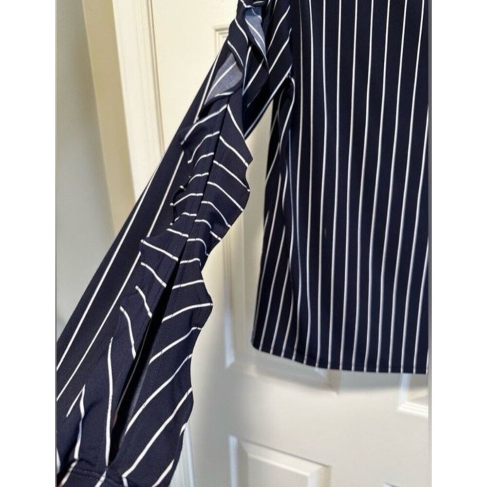 Banana Republic Peek a Boo Cut Out Ruffle Top Blouse Sz M Navy Stripe Stretchy - Picture 3 of 9